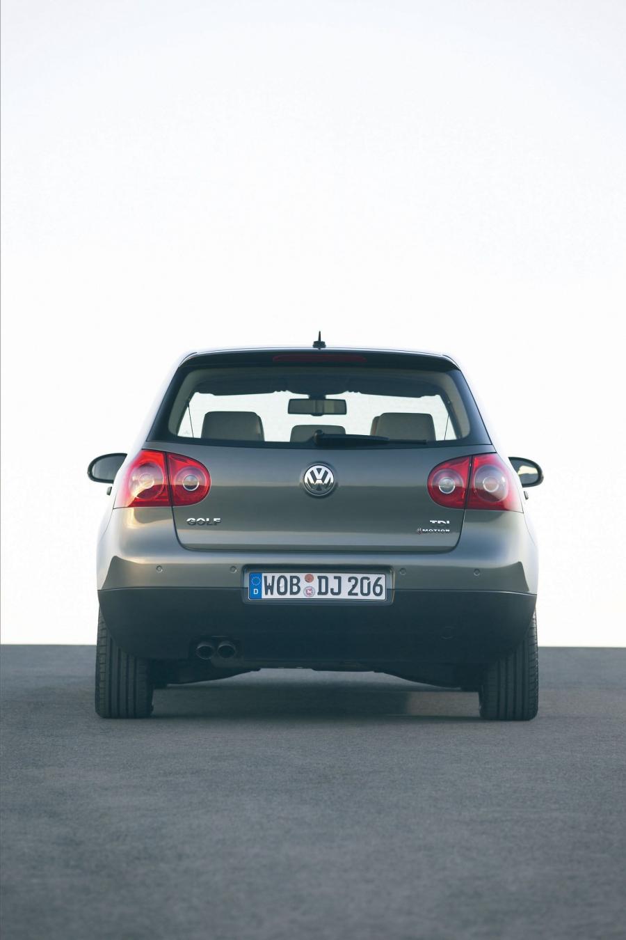  Volkswagen Golf 2004 года  (фото 100 из 170)